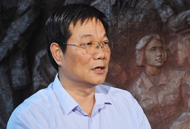 我們把黨的政治優(yōu)勢(shì)和現(xiàn)代企業(yè)制度優(yōu)勢(shì)結(jié)合起來，建立完善決策、執(zhí)行、監(jiān)督三個(gè)體系。