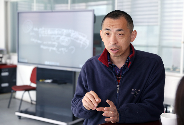 在黑洞的最中心，是平行宇宙的另外一個入口