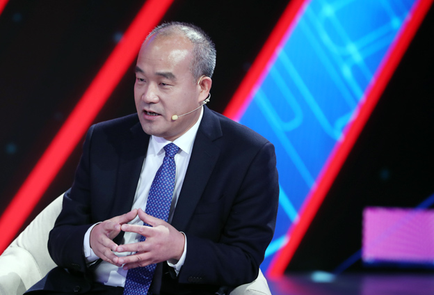 年輕人要有遠(yuǎn)大理想，要了解到科技的核心要素所在，專心，靜下心來打好基礎(chǔ)。