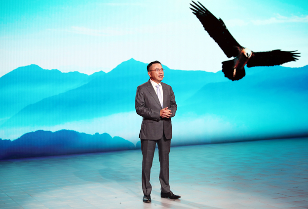 一定要在技術創(chuàng)新能力上力求突破，我們才會在全球的產(chǎn)業(yè)鏈中占據(jù)更高的地位