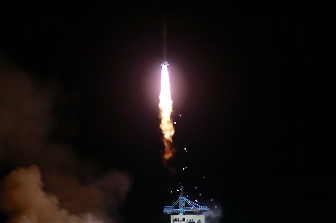 4月6日，搭載實踐十號衛(wèi)星的長征二號丁運載火箭升空。