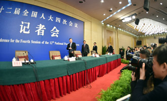 尚福林、劉士余、項(xiàng)俊波等步入會(huì)場(chǎng)