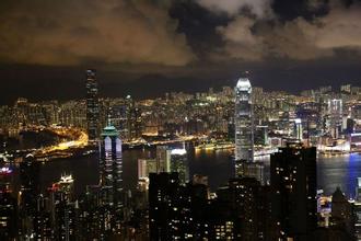 中央對香港行政長官是有標(biāo)準(zhǔn)的，是一貫的