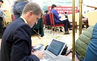 在你看不見的角落，中外記者這樣工作