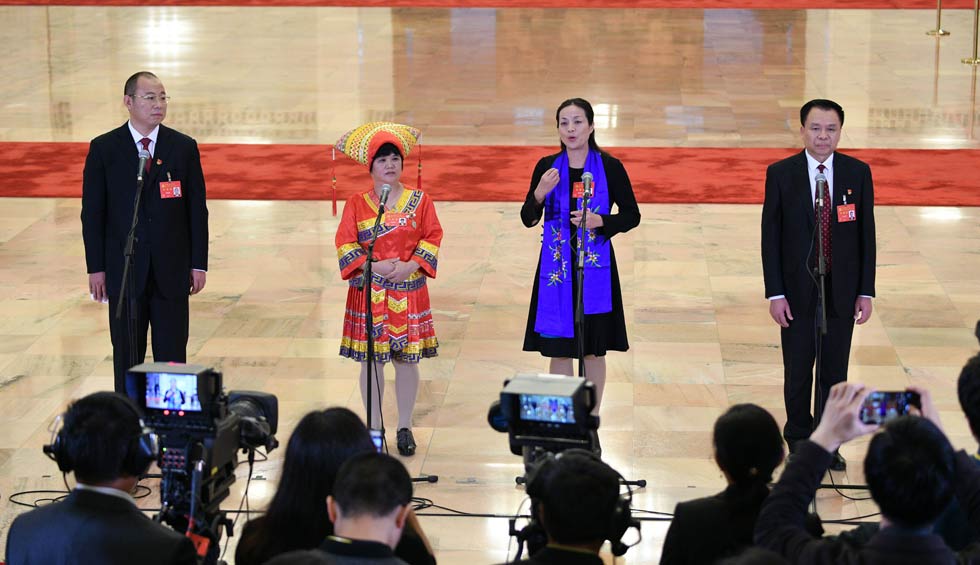 蔡松濤、杜麗群、楊小玲、賈立群接受采訪