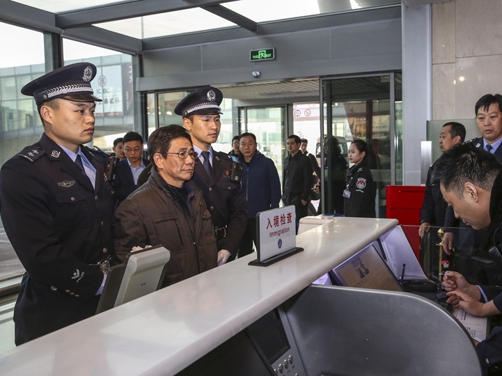 新華社評論員：狠剎&ldquo;四風(fēng)&rdquo;，嚴(yán)懲腐敗