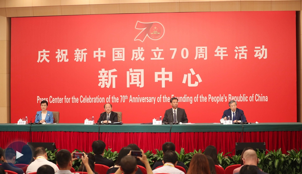 以新發(fā)展理念為引領，推進中國經濟平穩(wěn)健康可持續(xù)發(fā)展