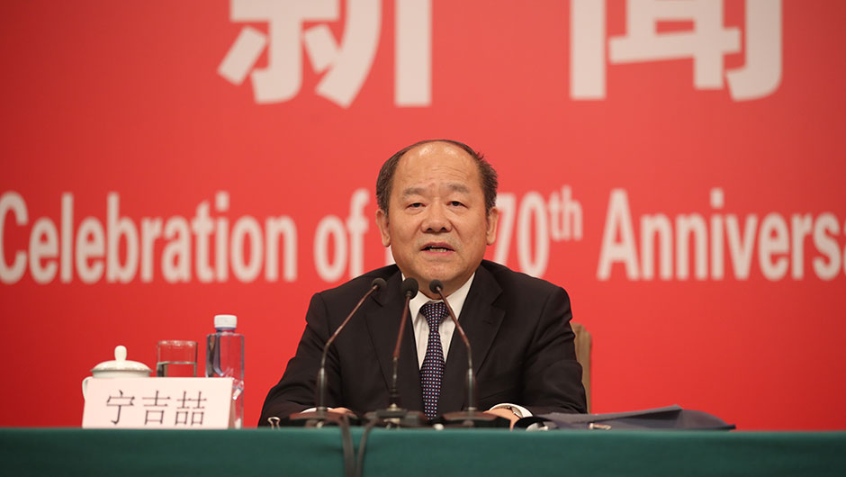 國家發(fā)展和改革委員會副主任、國家統(tǒng)計局局長寧吉喆介紹相關情況