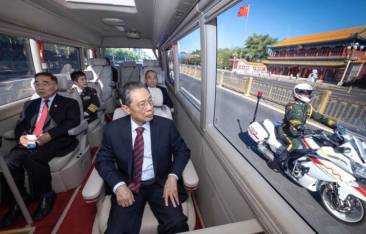 學(xué)習(xí)快評(píng)丨以國(guó)之名向最美天使致敬！