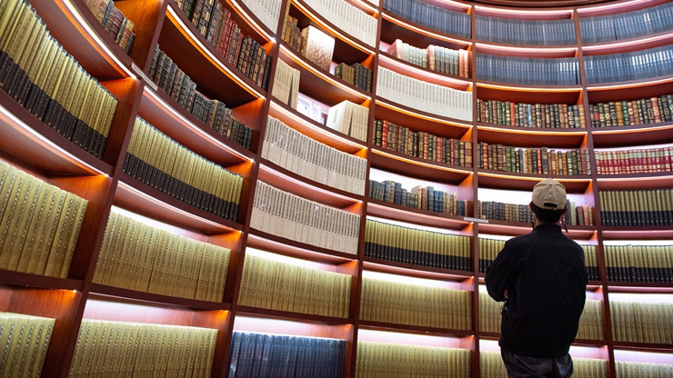 新華社評(píng)論員：弘揚(yáng)核心價(jià)值，堅(jiān)定文化自信