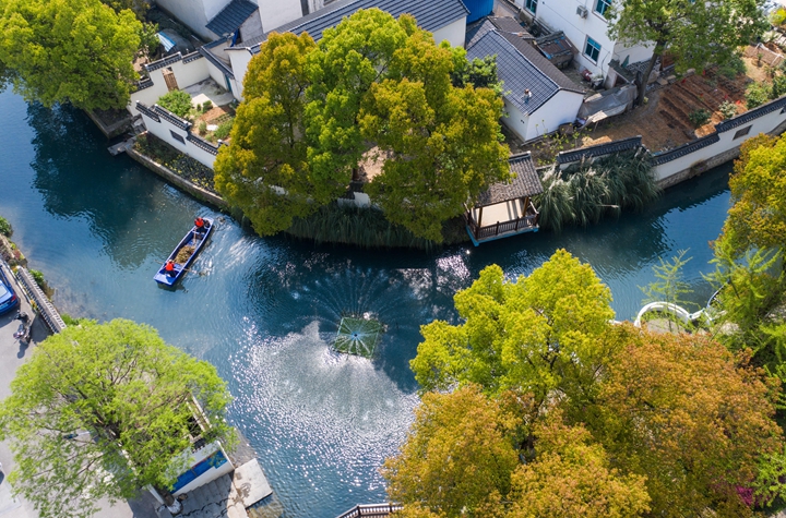 新華社評(píng)論員:堅(jiān)持"五個(gè)根本"，頂風(fēng)破浪前行