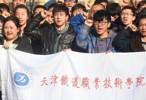 大學(xué)生志愿者傾力&ldquo;備戰(zhàn)&rdquo;鐵路春運