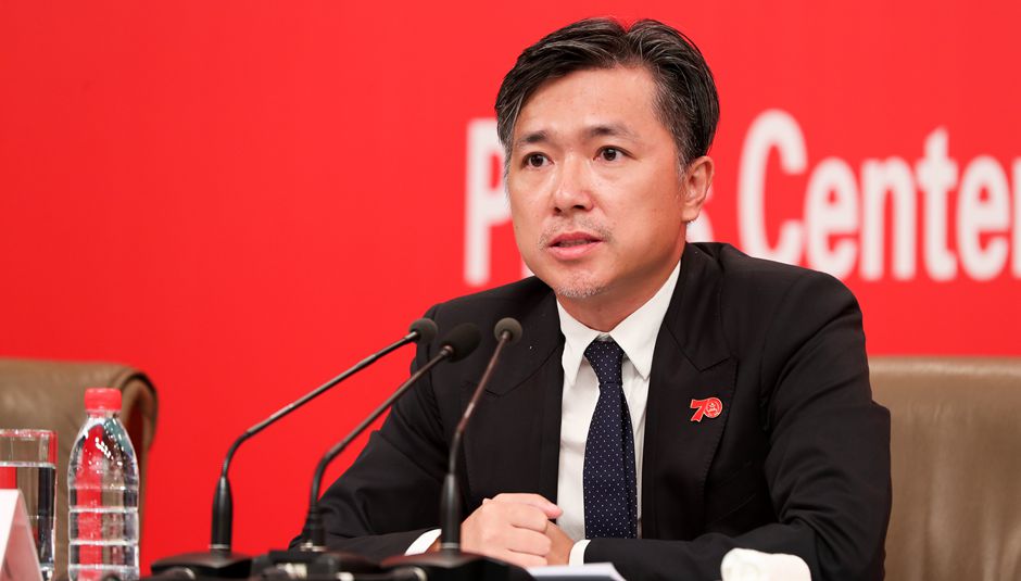 群眾游行總導(dǎo)演、北京師范大學(xué)藝術(shù)與傳媒學(xué)院副院長(zhǎng)肖向榮介紹情況