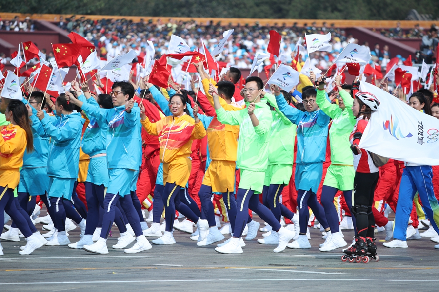 群眾大游行，歡樂的海洋！