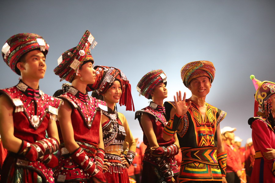 好兒好女好家園，齊心奔小康，共圓中國夢