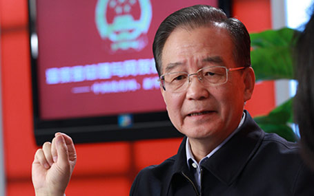 溫家寶總理接受中國政府網(wǎng)、新華網(wǎng)聯(lián)合專訪并與網(wǎng)友在線交流