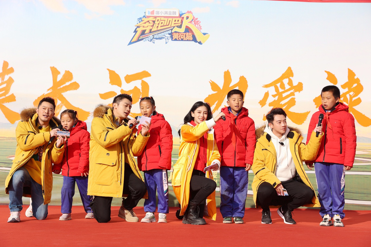 2020年11月18日，&ldquo;大漠長(zhǎng)河，為愛(ài)讀詩(shī)&rdquo;多一克溫暖公益活動(dòng)啟動(dòng)儀式在寧夏中衛(wèi)市沙坡頭區(qū)郭灘學(xué)校舉行。&ldquo;跑男團(tuán)&rdquo;成員李晨、楊穎、鄭愷、沙溢與&ldquo;多一克溫暖&rdquo;團(tuán)隊(duì)攜手為學(xué)生們送去了海瀾之家的冬日溫暖。