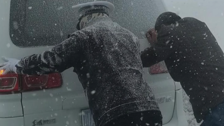 &ldquo;冰雕&rdquo;交警找到了！致敬戰(zhàn)斗在抗風(fēng)雪一線的交警