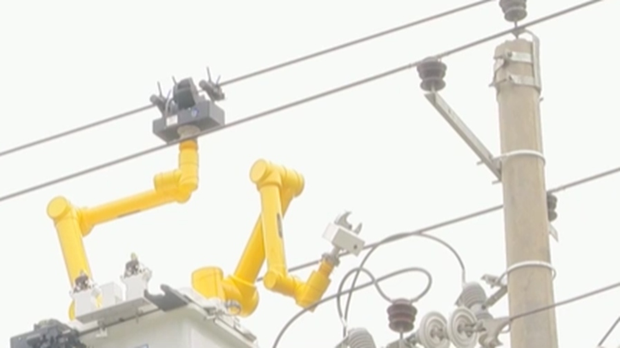 陜西：首臺雙臂帶電作業(yè)機(jī)器人&ldquo;上崗&rdquo;