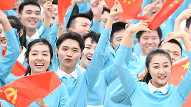 今天，這些歌在天安門廣場(chǎng)唱響