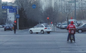 瘋狂&rdquo;外賣 板子應(yīng)該打在誰身上？