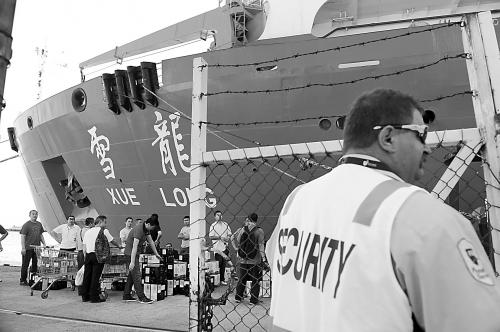 21日，雪龍?zhí)栒郎?zhǔn)備從澳大利亞的弗里曼特爾港啟程，前往MH370航班失聯(lián)疑似海域。