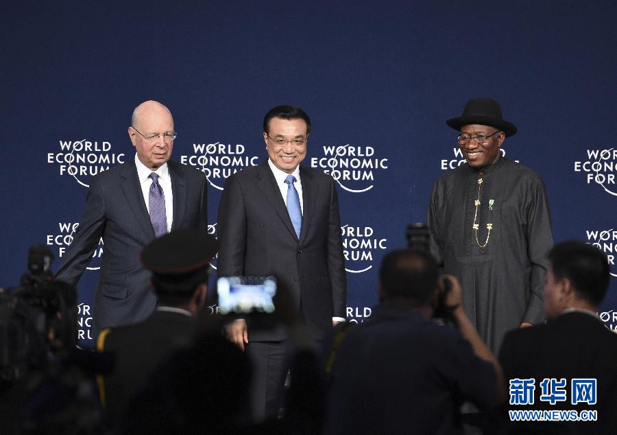 5月8日，中國(guó)國(guó)務(wù)院總理李克強(qiáng)在阿布賈出席第24屆世界經(jīng)濟(jì)論壇非洲峰會(huì)全會(huì)，發(fā)表題為《共同推動(dòng)非洲發(fā)展邁上新臺(tái)階》的特別致辭。新華社記者 李學(xué)仁 攝 