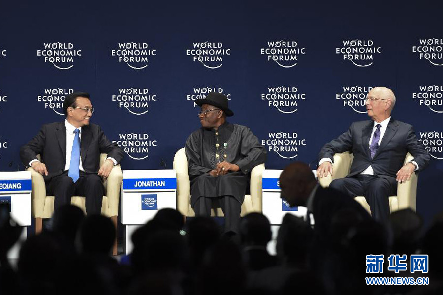 5月8日，中國(guó)國(guó)務(wù)院總理李克強(qiáng)在阿布賈出席第24屆世界經(jīng)濟(jì)論壇非洲峰會(huì)全會(huì)，發(fā)表題為《共同推動(dòng)非洲發(fā)展邁上新臺(tái)階》的特別致辭。新華社記者 李學(xué)仁 攝 