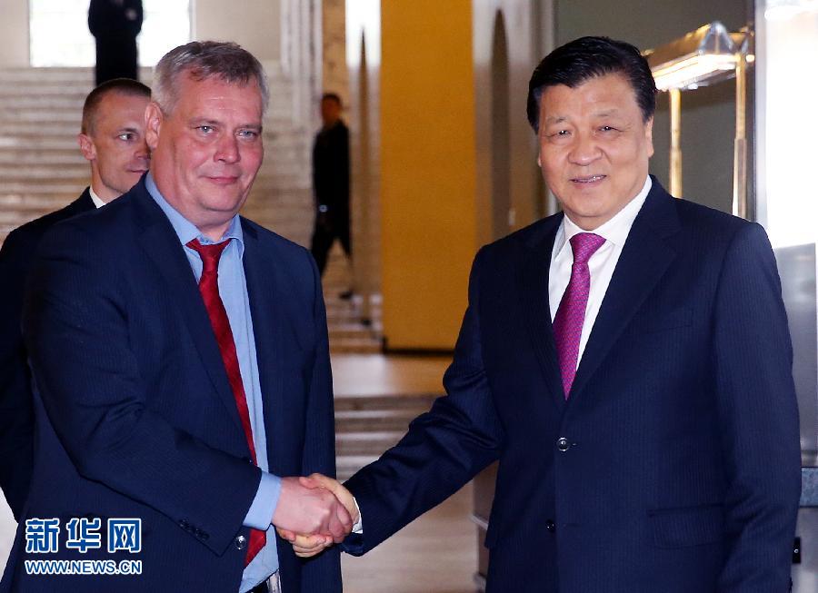 6月13日，中共中央政治局常委、中央書記處書記劉云山在赫爾辛基會見芬蘭社民黨主席、財政部長林內(nèi)。 新華社記者姚大偉攝