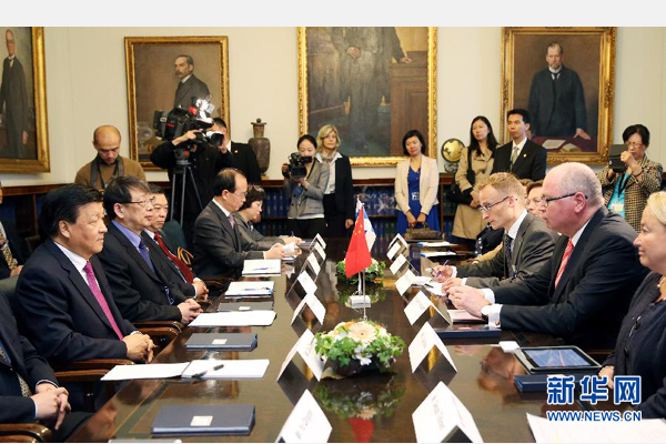 6月13日，中共中央政治局常委、中央書記處書記劉云山在赫爾辛基會見芬蘭議長海內盧奧馬。 新華社記者姚大偉攝