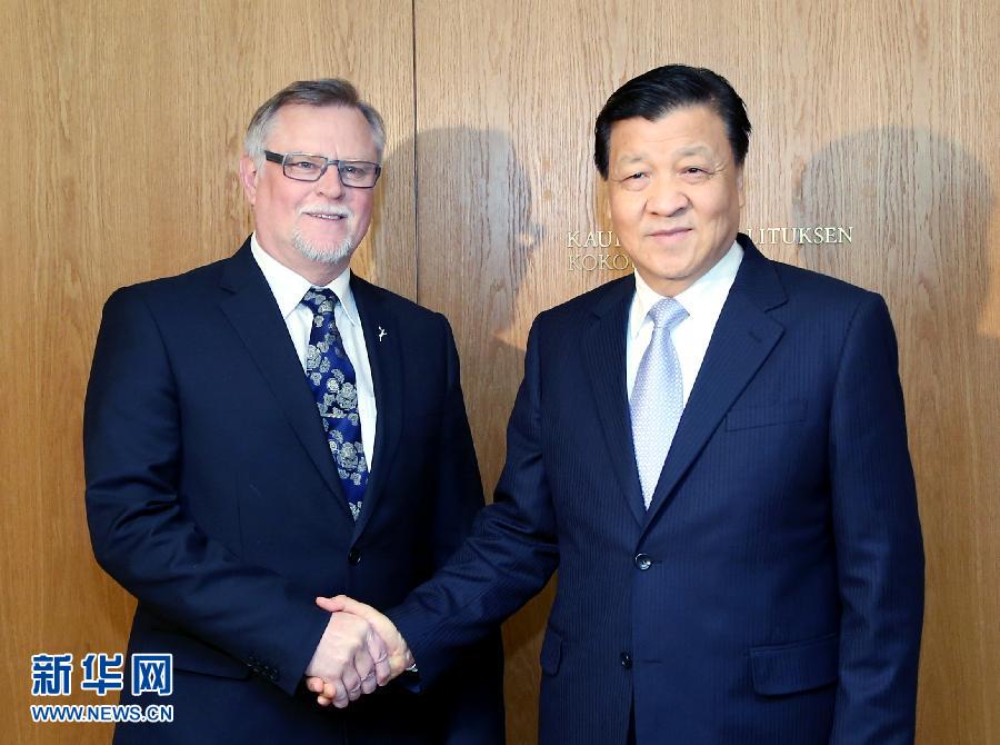 6月14日，中共中央政治局常委、中央書記處書記劉云山在芬蘭羅瓦涅米會見羅瓦涅米市長羅特沃寧。 新華社記者姚大偉攝