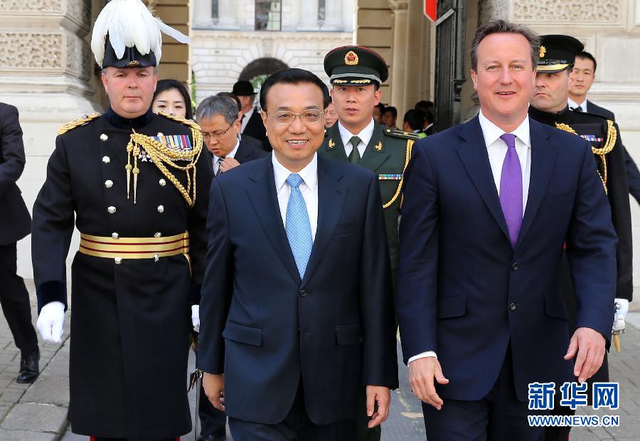 6月17日，中國國務(wù)院總理李克強在倫敦唐寧街10號首相府同英國首相卡梅倫舉行中英總理年度會晤。新華社記者 龐興雷 攝