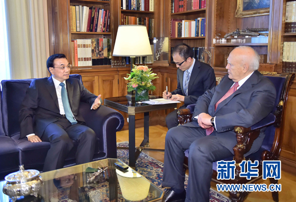 6月20日，國務(wù)院總理李克強(qiáng)在雅典總統(tǒng)府會見希臘總統(tǒng)帕普利亞斯。 新華社記者 李濤 攝