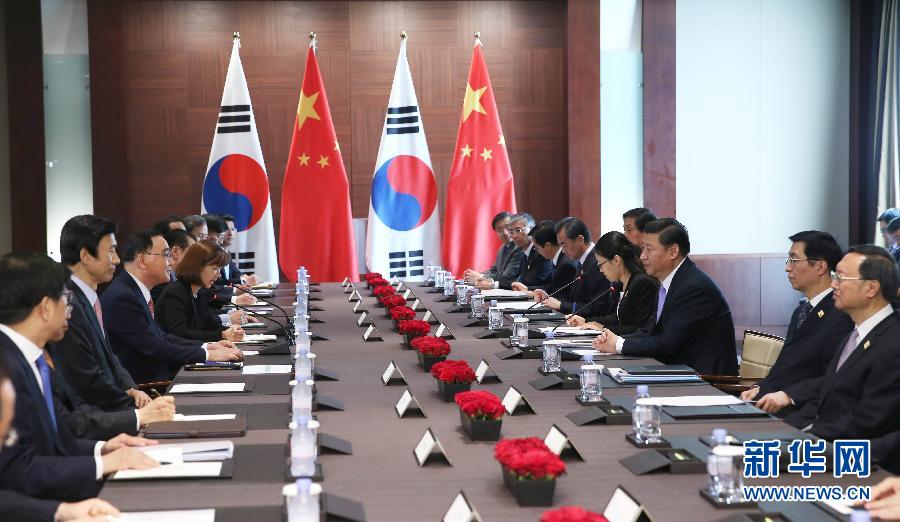 7月4日，國(guó)家主席習(xí)近平在首爾會(huì)見(jiàn)韓國(guó)總理鄭烘原。 新華社記者謝環(huán)馳攝 