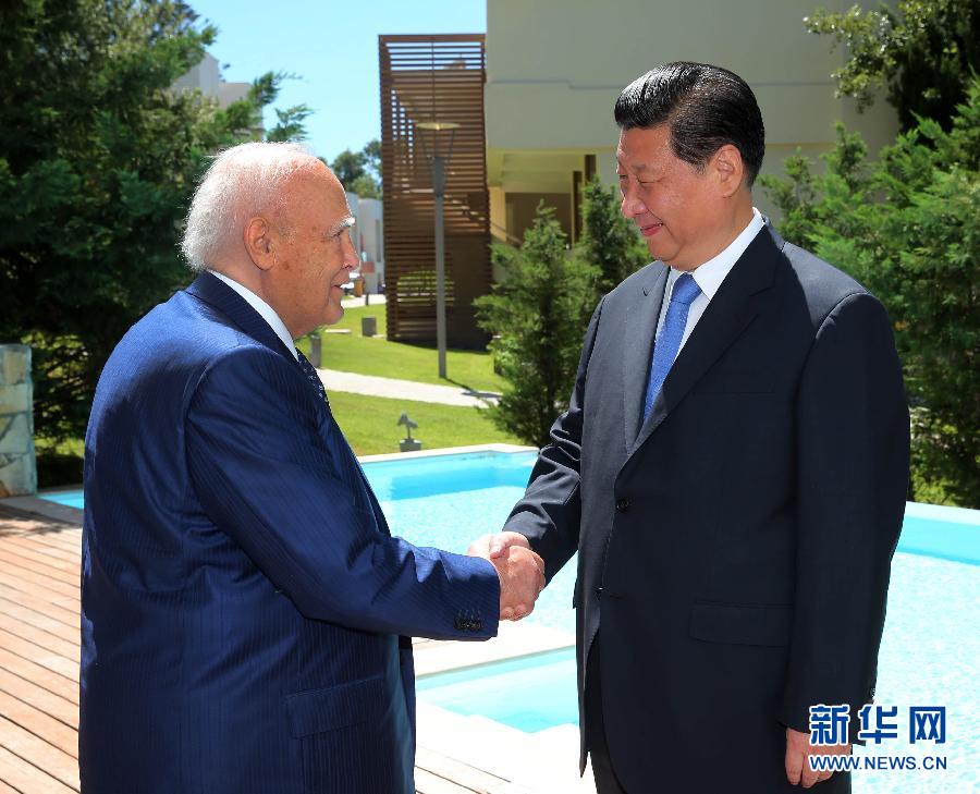 7月13日，中國國家主席習近平在希臘羅德島會見希臘總統(tǒng)帕普利亞斯。 新華社記者 蘭紅光 攝