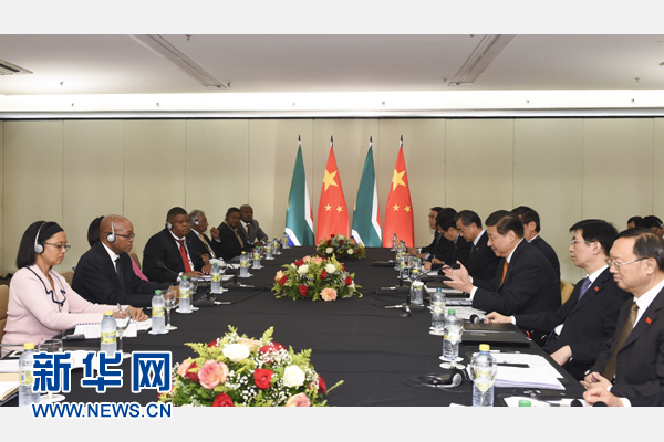 7月14日，國(guó)家主席習(xí)近平在巴西福塔萊薩會(huì)見(jiàn)南非總統(tǒng)祖馬。新華社記者 李學(xué)仁 攝