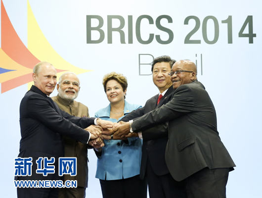 這是習近平同出席會晤的巴西總統(tǒng)羅塞夫、俄羅斯總統(tǒng)普京、印度總理莫迪、南非總統(tǒng)祖馬合影。新華社記者 蘭紅光 攝