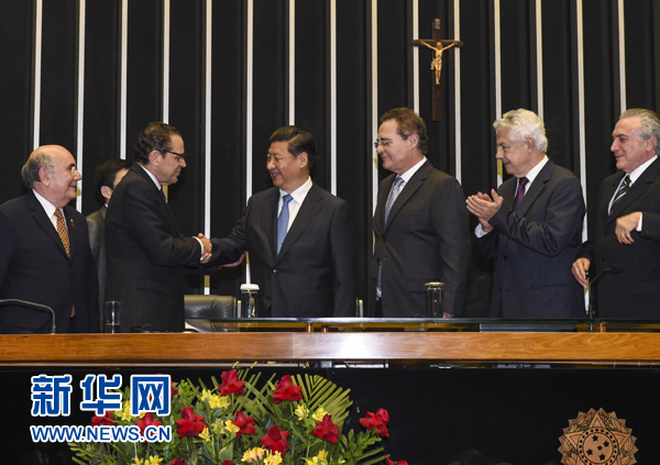 7月16日，國(guó)家主席習(xí)近平在巴西國(guó)會(huì)發(fā)表《弘揚(yáng)傳統(tǒng)友好共譜合作新篇》的演講。 新華社記者 李學(xué)仁 攝 