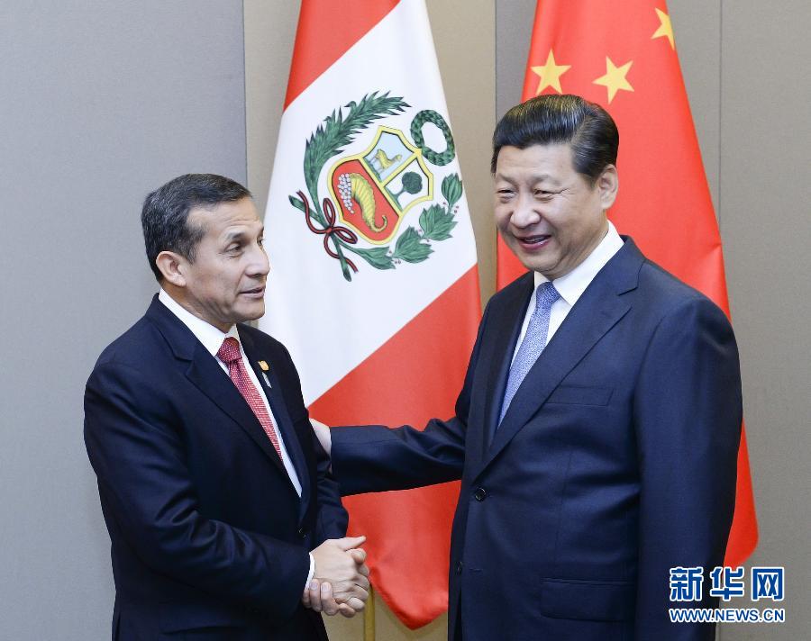 7月16日，國(guó)家主席習(xí)近平在巴西首都巴西利亞會(huì)見(jiàn)秘魯總統(tǒng)烏馬拉。新華社記者 劉建生 攝 