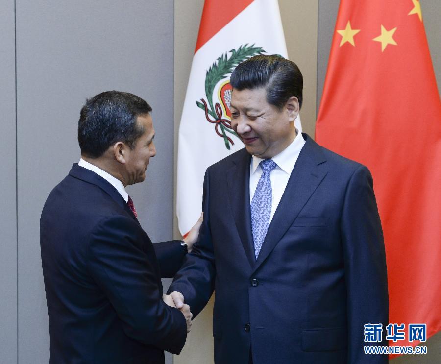 7月16日，國(guó)家主席習(xí)近平在巴西首都巴西利亞會(huì)見(jiàn)秘魯總統(tǒng)烏馬拉。新華社記者 劉建生 攝 