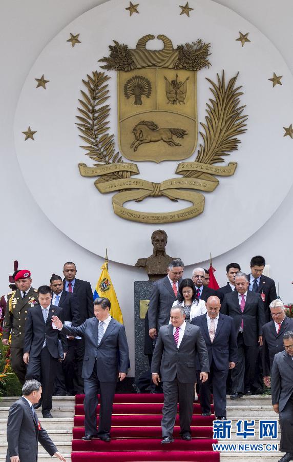 當(dāng)?shù)貢r間7月21日，國家主席習(xí)近平在加拉加斯會見委內(nèi)瑞拉全國代表大會主席卡韋略。 新華社記者 王曄 攝