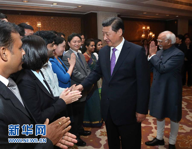 9月18日，國家主席習(xí)近平在印度世界事務(wù)委員會發(fā)表題為《攜手追尋民族復(fù)興之夢》的重要演講。演講結(jié)束后，習(xí)近平接見中印兩國青年代表。新華社記者 龐興雷 攝