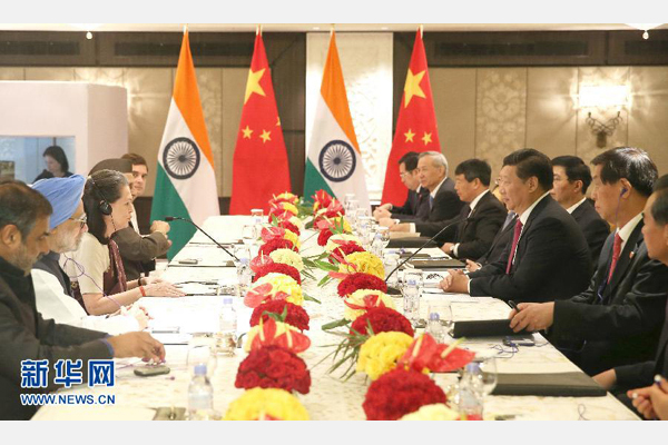 9月19日，國家主席習(xí)近平在新德里會見印度國大黨主席索尼婭&middot;甘地和前總理辛格。 新華社記者姚大偉攝