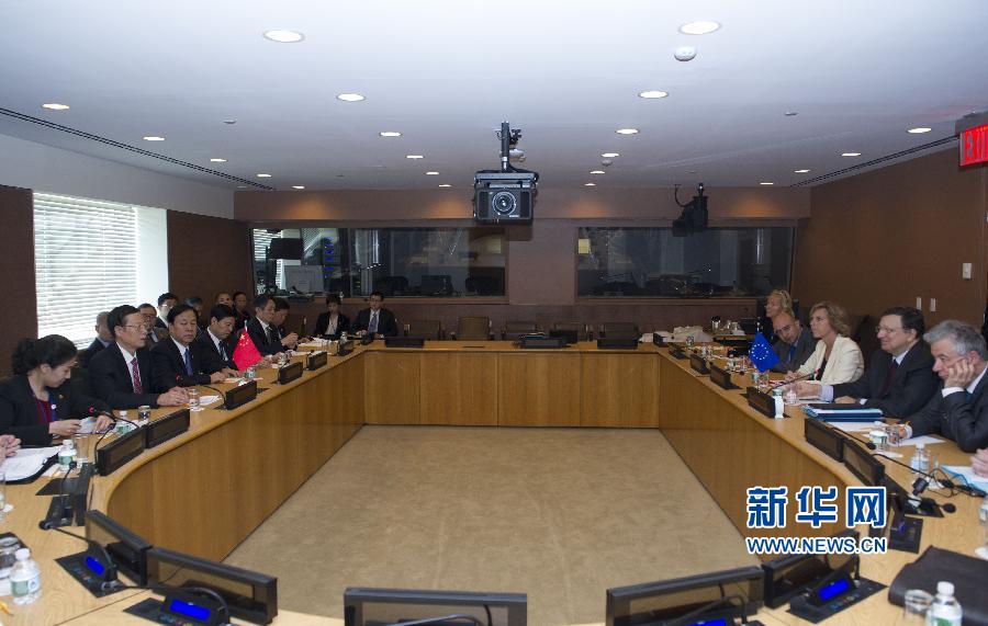  9月23日，正在紐約出席聯(lián)合國氣候峰會的國家主席習(xí)近平特使、國務(wù)院副總理張高麗在紐約聯(lián)合國總部會見歐盟委員會主席巴羅佐。新華社記者 王曄 攝 