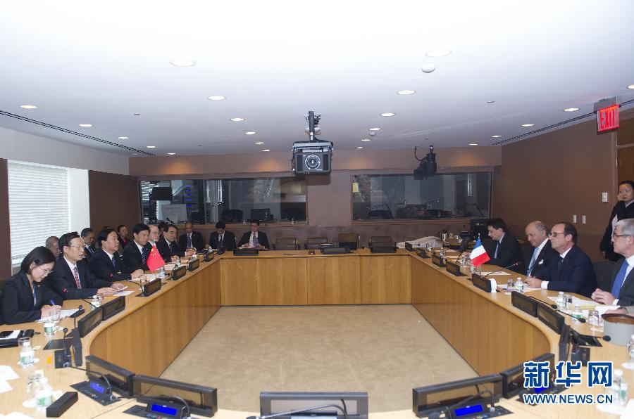 9月23日，出席聯(lián)合國氣候峰會的國家主席習(xí)近平特使、國務(wù)院副總理張高麗在紐約聯(lián)合國總部會見法國總統(tǒng)奧朗德。 新華社記者 王曄 攝