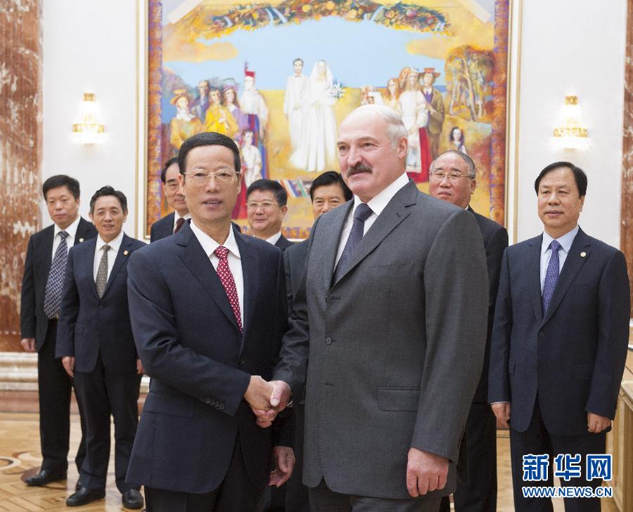 9月26日，應(yīng)邀訪問(wèn)白俄羅斯的國(guó)務(wù)院副總理張高麗在明斯克會(huì)見(jiàn)白俄羅斯總統(tǒng)盧卡申科。新華社記者王曄攝 