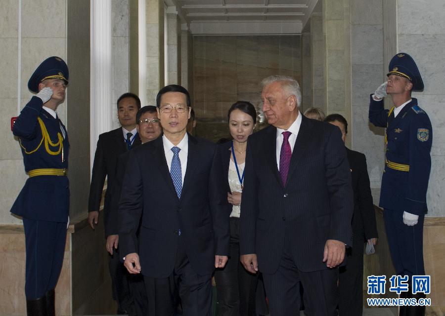 9月27日，應(yīng)邀訪問(wèn)白俄羅斯的國(guó)務(wù)院副總理張高麗在明斯克同白俄羅斯總理米亞斯尼科維奇舉行會(huì)談。 新華社記者王曄攝