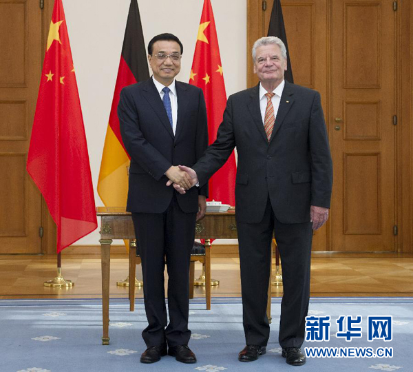 10月10日，國務(wù)院總理李克強(qiáng)在柏林會(huì)見德國總統(tǒng)高克。 新華社記者 王曄 攝 