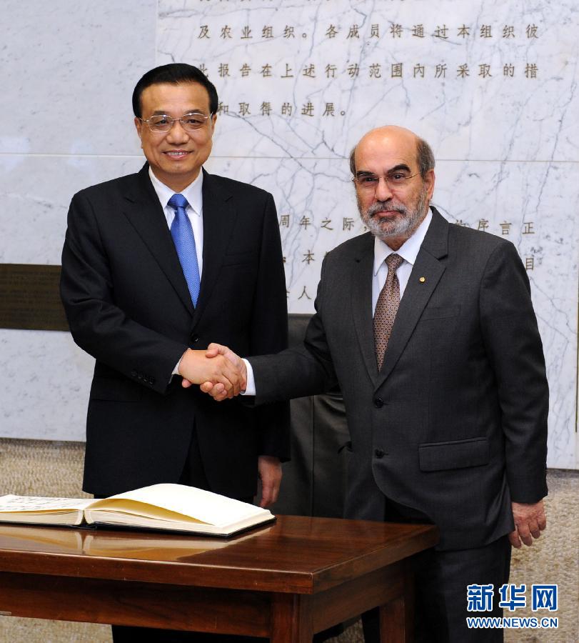 10月15日，中國(guó)國(guó)務(wù)院總理李克強(qiáng)在羅馬會(huì)見聯(lián)合國(guó)糧農(nóng)組織總干事格拉齊亞諾。 新華社記者 饒愛民 攝