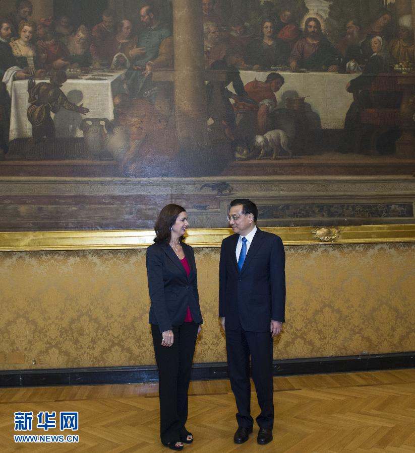 10月15日，中國(guó)國(guó)務(wù)院總理李克強(qiáng)在羅馬會(huì)見(jiàn)意大利眾議長(zhǎng)博爾德里尼。 新華社記者王曄攝 